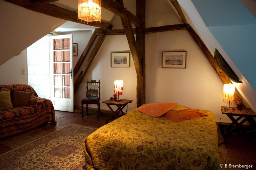 La Demeure Saint-ours Bed & Breakfast 2*